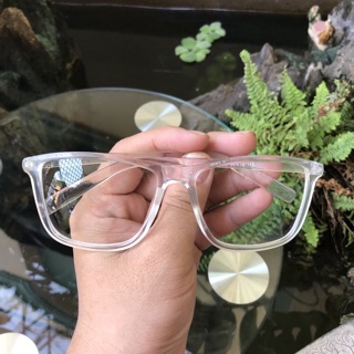 Gọng kính trắng chống bụi
