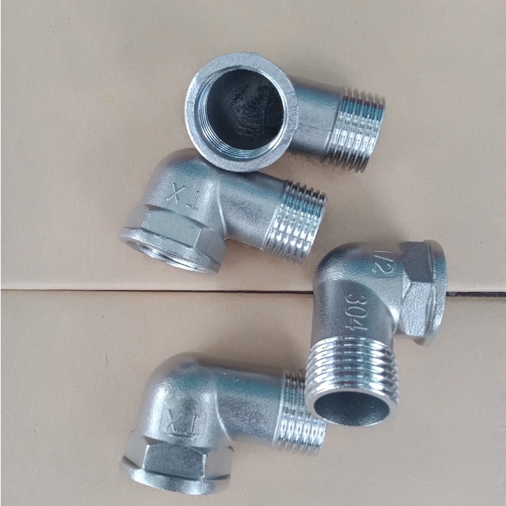 Cút  một đầu ren trong và một đầu ren ngoài 21mm