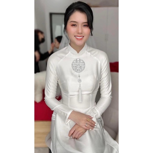 Áo Dài Cô Dâu 2 Màu Đỏ Trắng, Chất Lụa Cao Cấp, Chữ Hỷ Trước Ngực Kết Pha Lê Nhẹ Nhàng Nhưng Đầy Sang Trọng, Quyến Rũ