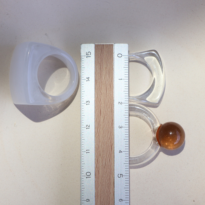 Nhẫn thủy tinh trong suốt dạng hình cầu nhiều màu sắc