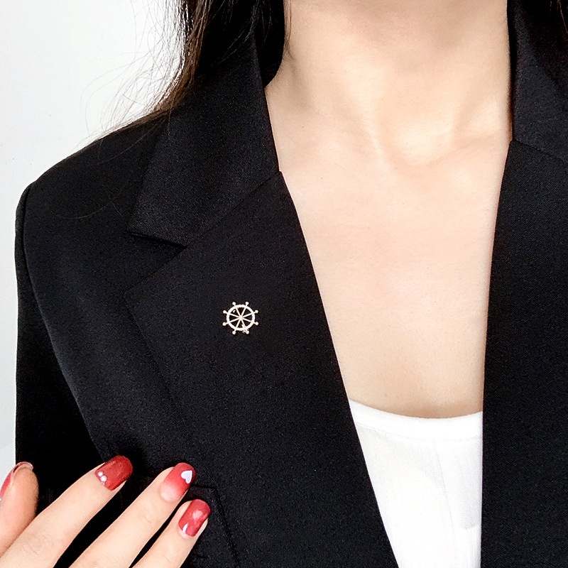 Ghim Cài Áo Kim Loại Hình Bánh Lái Chống Chói Cá Tính