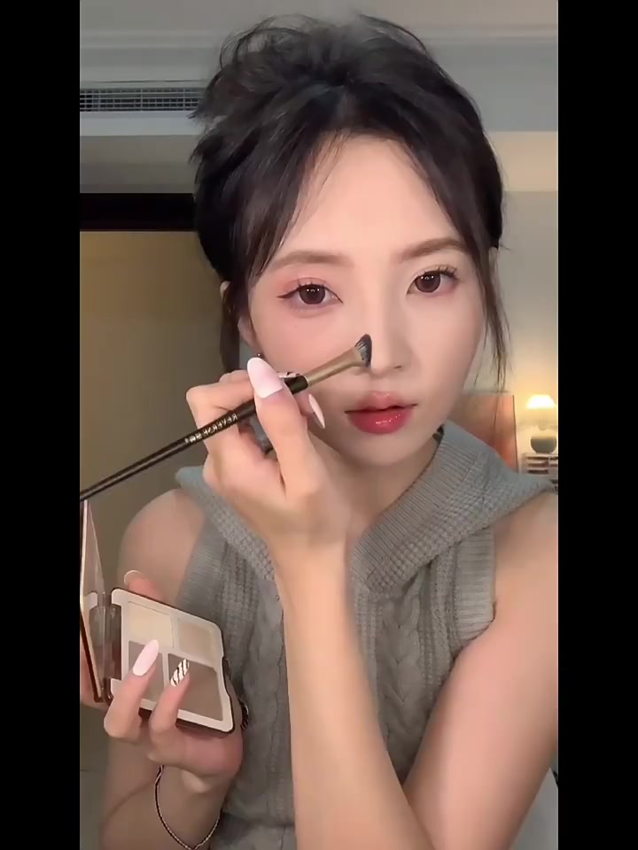 Bảng Phấn Bắt Sáng SWEET MINT Tạo Khối 3D 4 Màu Tự Nhiên Có Gương | BigBuy360 - bigbuy360.vn