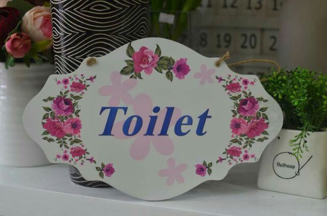 Bảng treo cửa Toilet loại lớn.