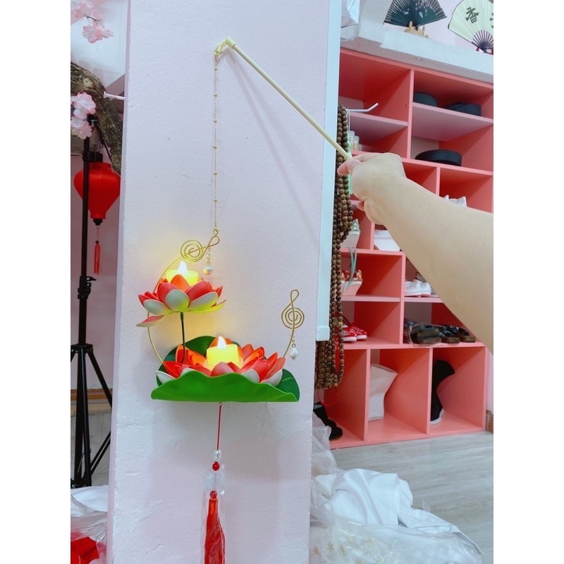Đèn lồng cổ trang cầm tay