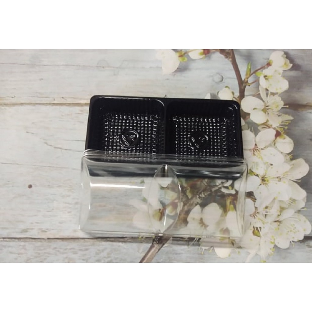 BỘ 50 HỘP BÁNH NHỰA VUÔNG ĐẾ ĐEN 2 NGĂN - MỖI NGĂN 5 CM x 5 CM X 4.5 CM