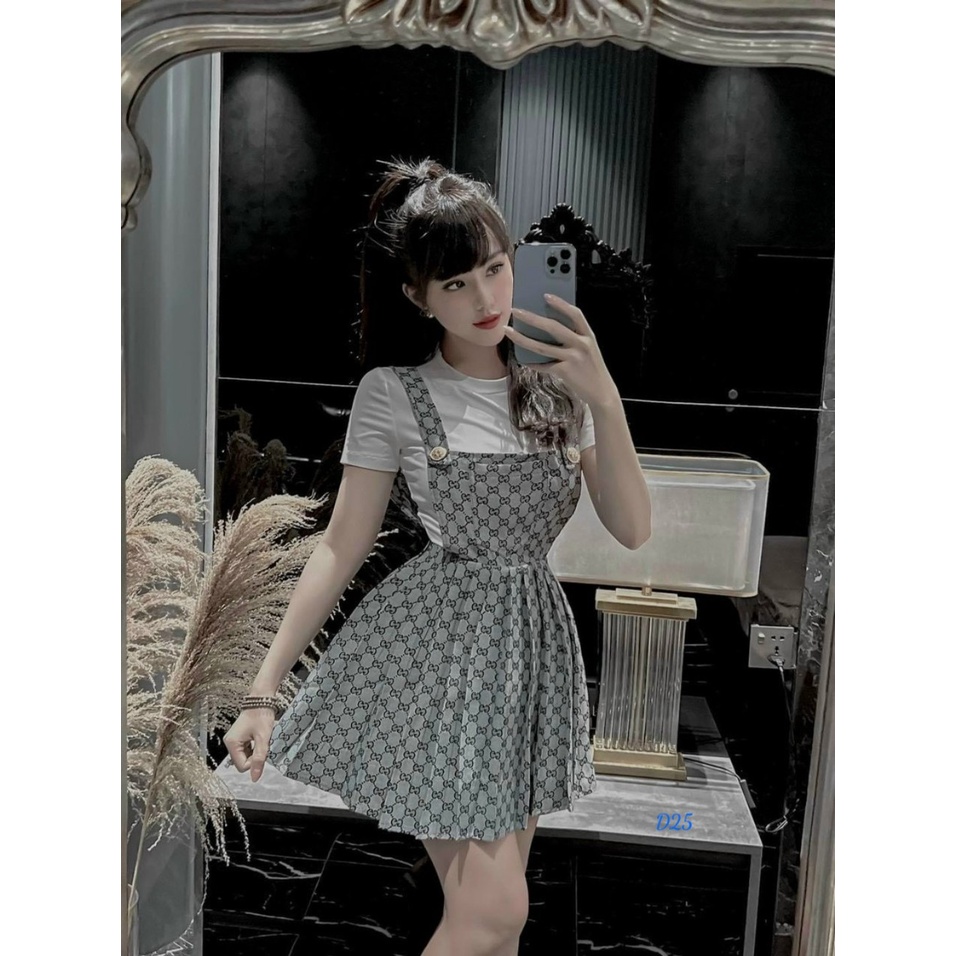 Đầm yếm siêu xinh với thiết kế tà váy xếp ly có túi phối kèm áo thun porip