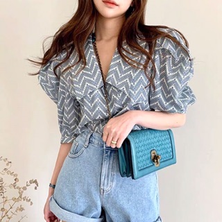 Áo sơ mi cổ cách tân