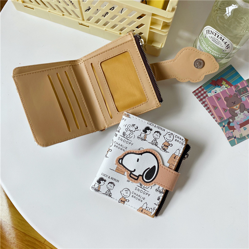 Ví Da pu Ngắn Đựng Thẻ Đa Năng In Hoạt Hình snoopy Kiểu Nhật Hàn Phối Khóa Kéo Cá Tính Cho Nữ Giá Đỡ