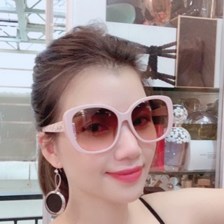 Kính hàng xịn xò