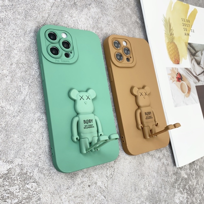 Ốp Iphone dẻo màu gấu Bearbrick kèm giá đỡ 6/6s/Plus/7/8/SE/Plus/X/Xs/Xr/Xs Max/11/Pro/Pro Max/12/Pro/Pro Max/13/Pro/Max