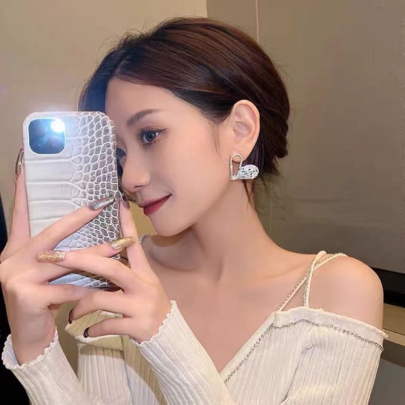 Khuyên Tai Hình Trái Tim Đính Đá Ngọt Ngào Độc Đáo Hàn Quốc