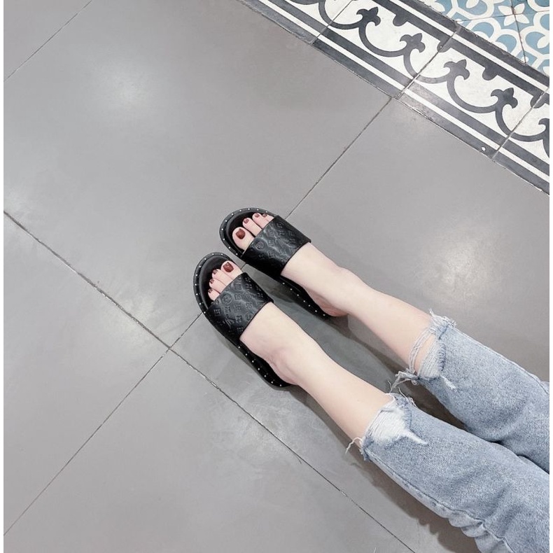 (ẢNH THẬT) Dép Quai Ngang Viền Đinh Hoa Văn In Chìm Da Mềm Êm Fullbox QC Cao Cấp