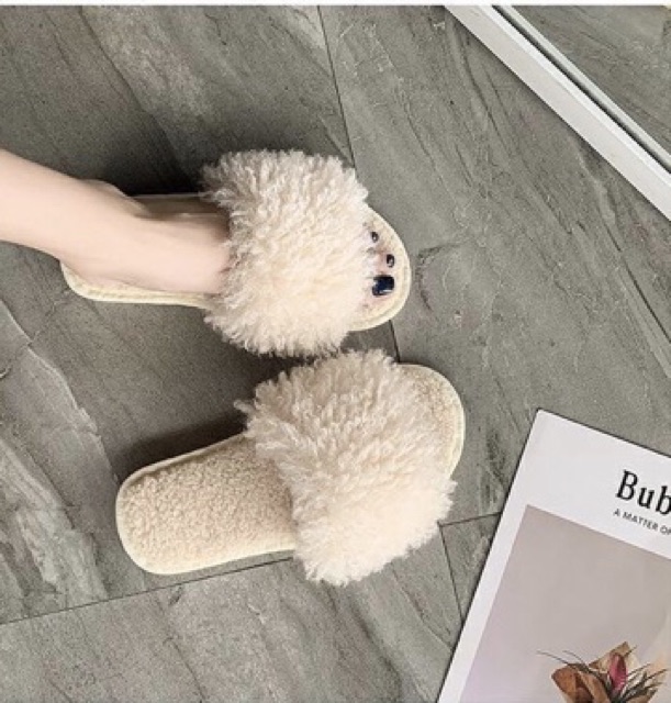 Dép bông trong nhà