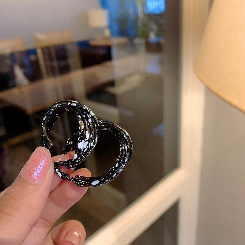 Bông tai nữ bò sữa HOT TREND trắng đen cá tính siêu xinh khuyên tai nhiều kiểu dáng TOBI STORE TB349