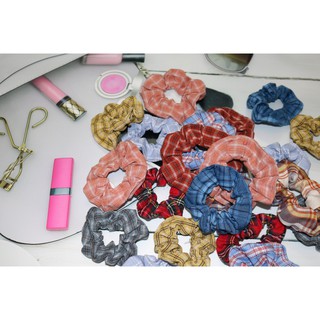 Cột tóc vải scrunchies caro nhiều hoa văn màu sắc hot trend