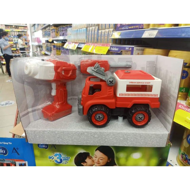 xe đồ chơi lắp ráp, súng vặn dùng pin..