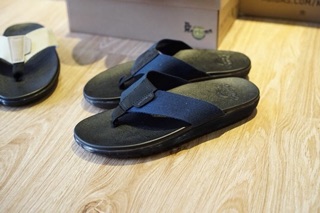 Dép Dr.Martens giảm giá