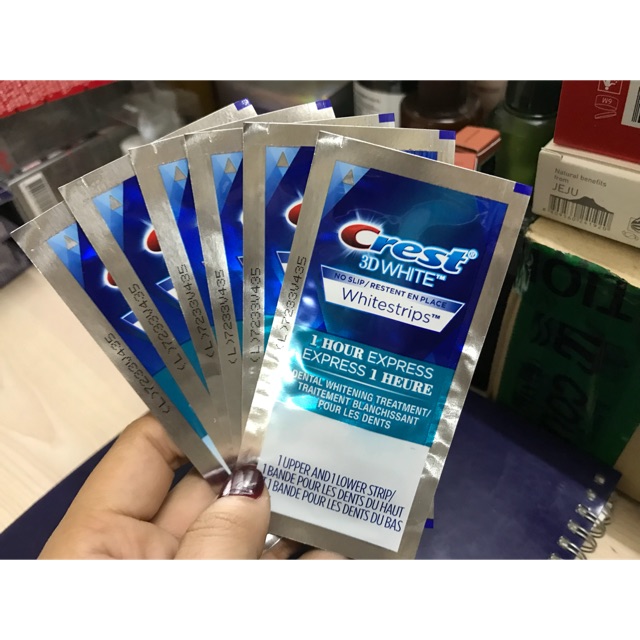 MiếngDánTrắngRăng Crest 3D White No Slip Whitestrips Dental Whitening Kit