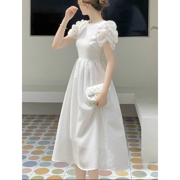 ĐẦM  TRẮNG TAY NHÚN