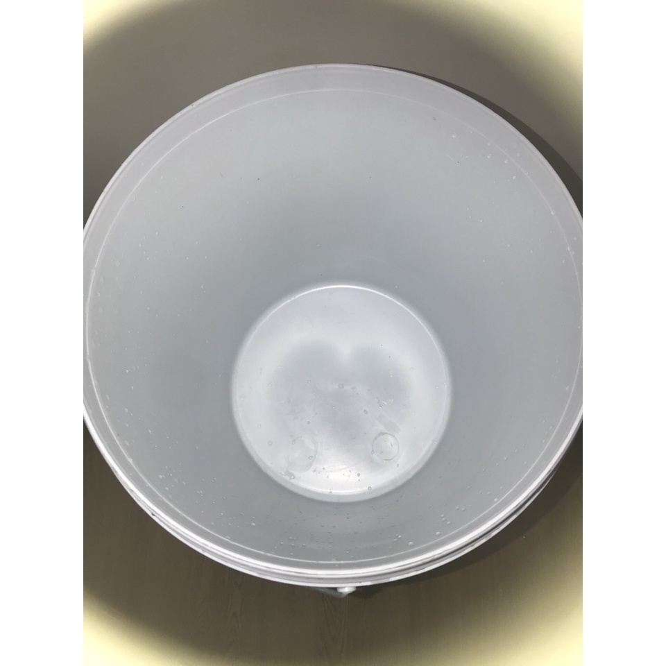 Vỏ thùng nhựa cũ 18L  có nắp đựng nước, đựng gạo, đựng hóa chất.