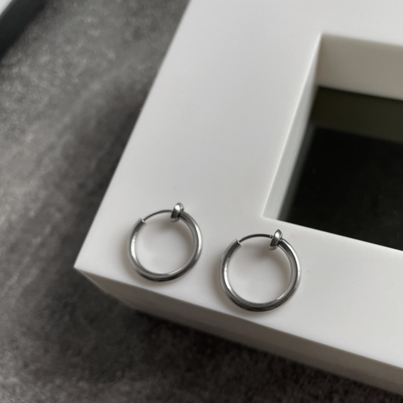 Bông Tai Dạng Kẹp Chất Liệu Thép Titan Phong Cách Thời Trang 19179