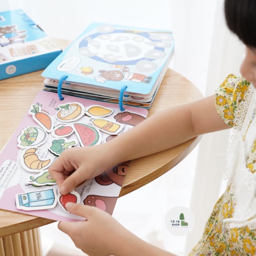 Học liệu bóc dán BEEZI BOOK dành cho bé từ 2-5 tuổi, Học liệu song ngữ Anh Việt, Busy Book song ngữ