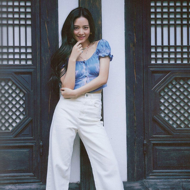 Áo croptop loang tay bồng Jisoo