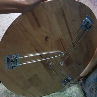 Bàn tròn mặt gỗ chân láp