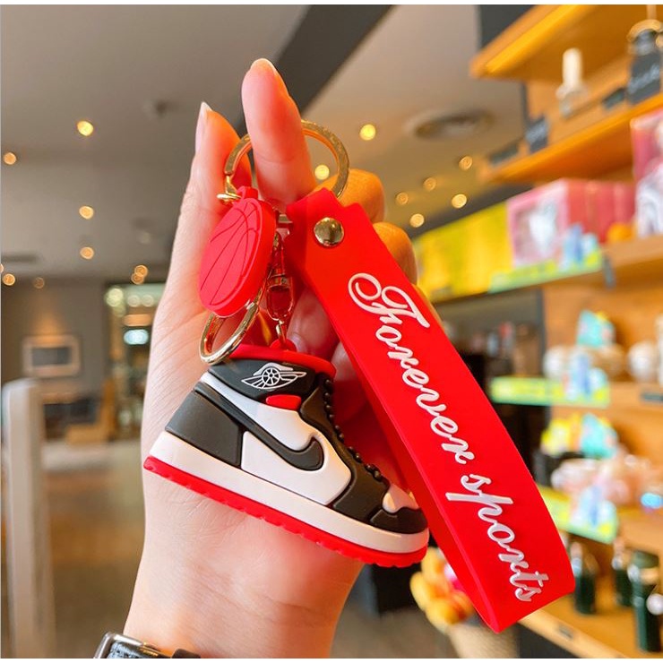 Móc treo chìa khóa hình giày jordan nhiều màu..