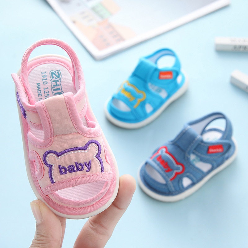 Giày xăng đan họa tiết gấu hoạt hình có âm thanh cho bé 0-3 tuổi