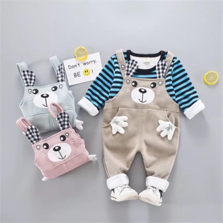 Set 2 chi tiết gồm áo và yếm bé trai