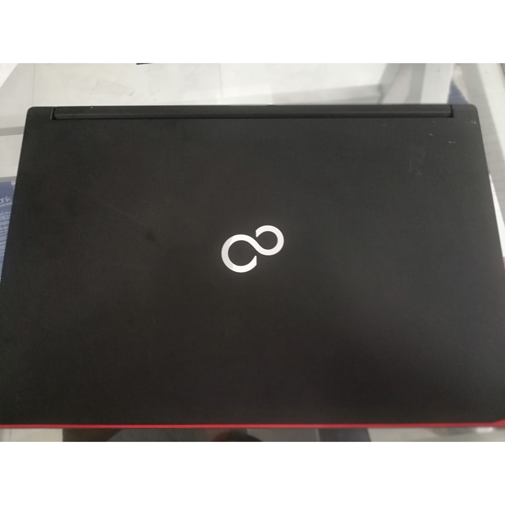 Laptop FUJITSU 4GB 320GB 15.6"