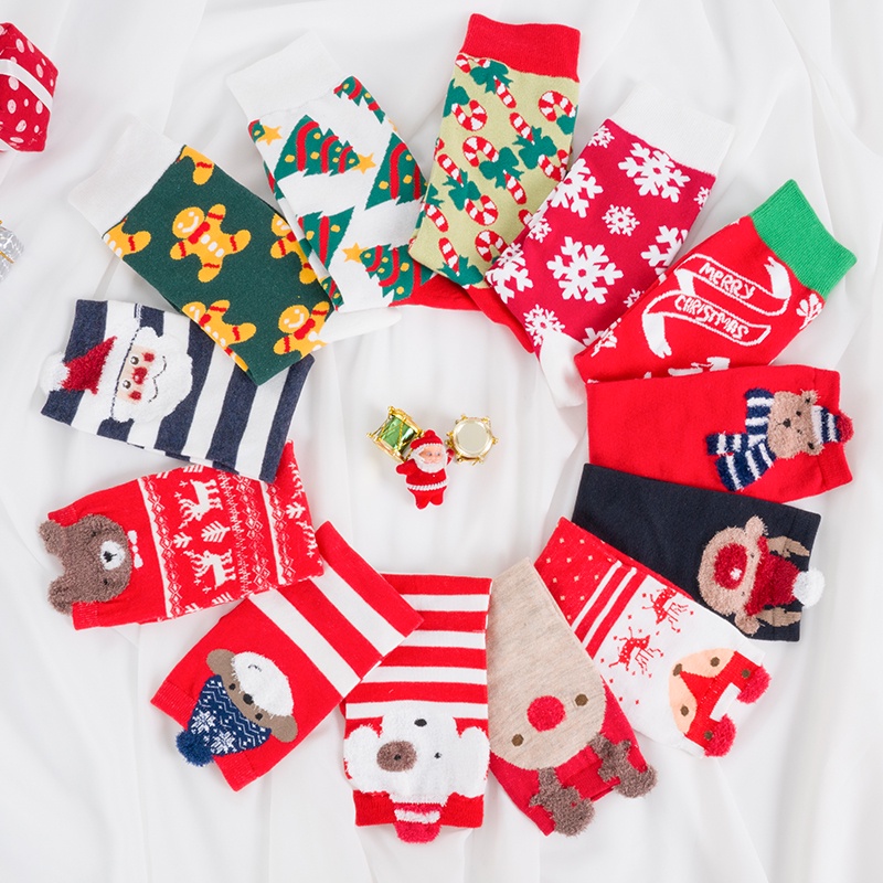 Đôi vớ họa tiết giáng sinh dễ thương bắt mắt
