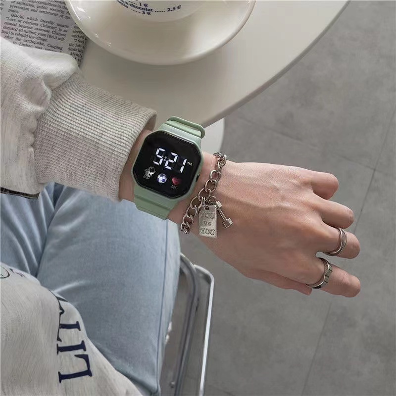 Đồng Hồ Đeo Tay Điện Tử Đèn LED Mặt Vuông Màu Trơn Họa Tiết Phi Hành Gia Trái Tim Phong Cách Hàn Quốc Cho Học Sinh Nam Nữ