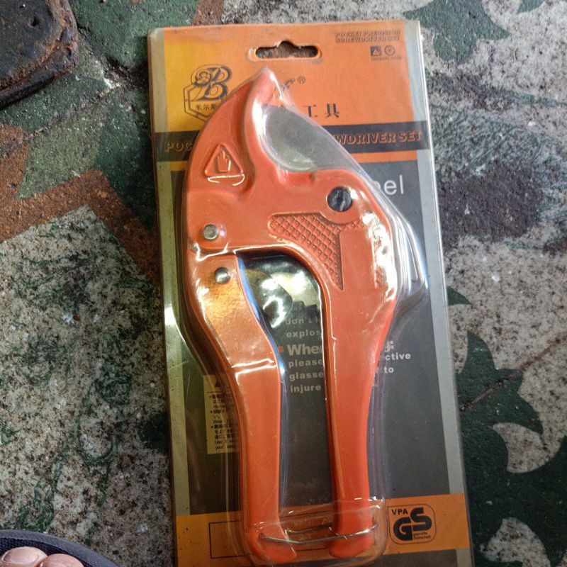 kìm cắt ống nước