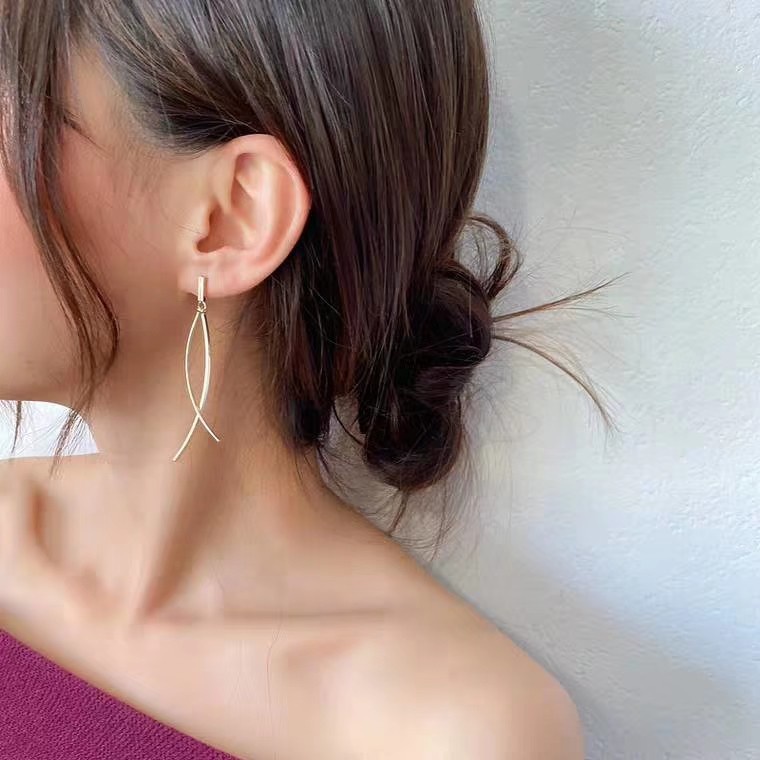 Bông Tai Bạc 925 Dáng Dài Phối Tua Rua Hình Thánh Giá Thanh Lịch Cho Nữ