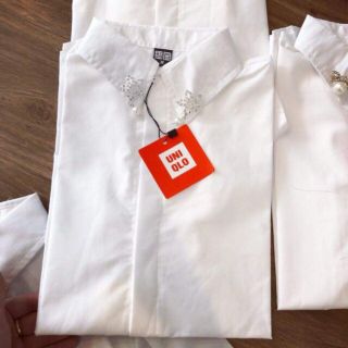 Áo sơ mi có họa tiết cổ đức