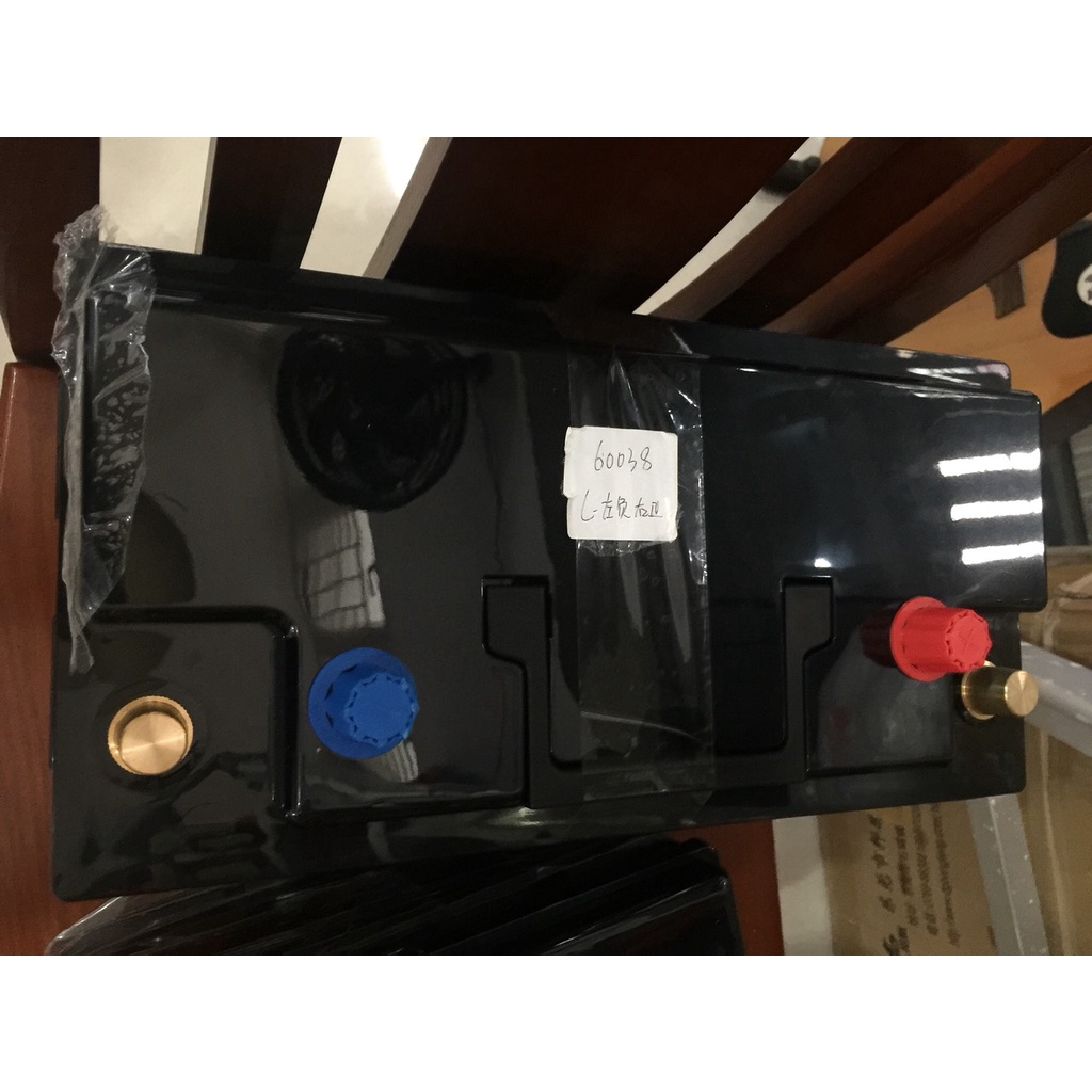 Vỏ bình ắc quy xe oto