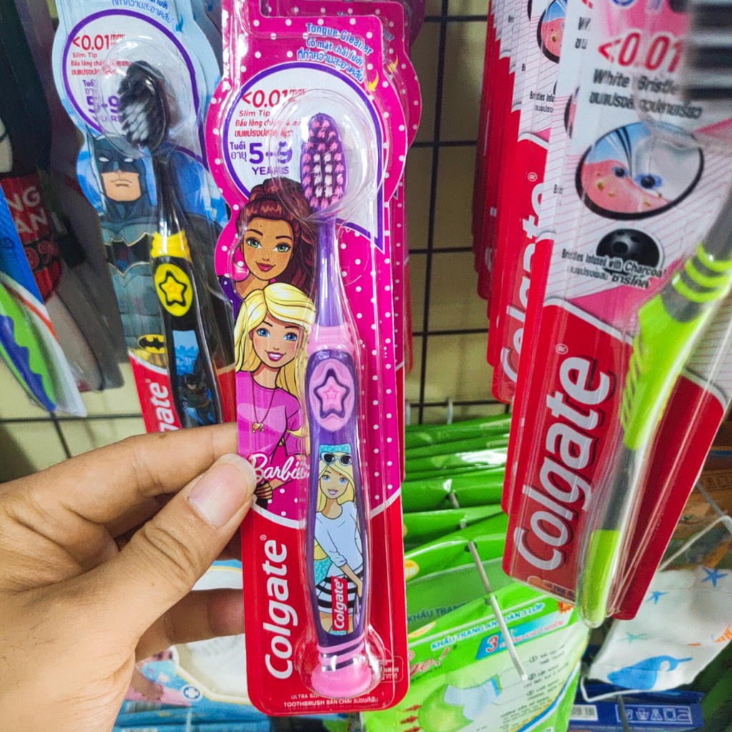 Bàn Chải Đánh Răng Colgate Trẻ Em Phiên Bản Spiderman-Batman-Barbie từ 5-9 tuổi