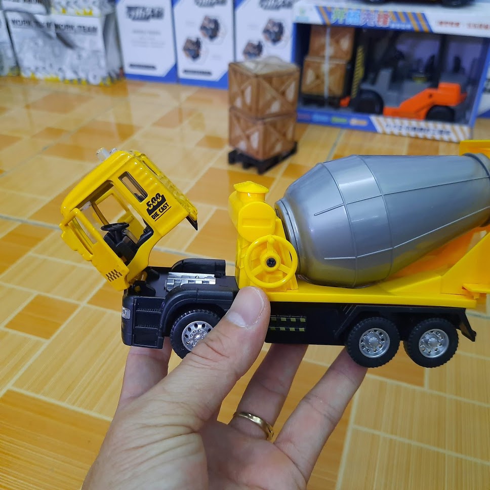 Xe trộn bê tông mini bằng hợp kim nhựa mô hình tỉ lệ 1:50 đồ chơi trẻ em có đèn và âm thanh