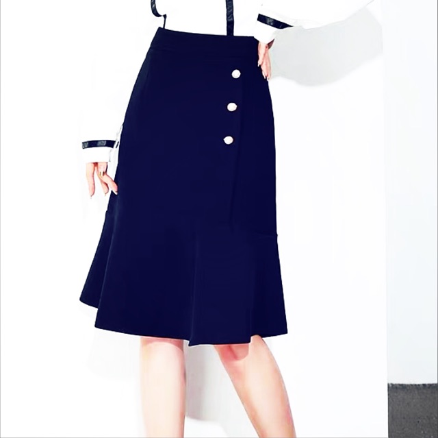 Chân Váy Đuôi Cá dáng suông đính cúc dài CáTM60cm