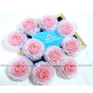 Hoa cài áo mẫu vải voan màu hồng phấn pha màu