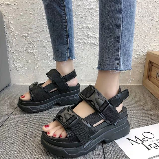 Sandal đế bự 2 khóa