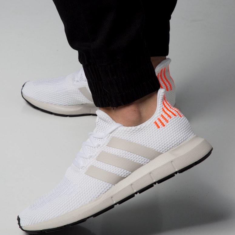 Giày thể thao Adidas Swift run white orange