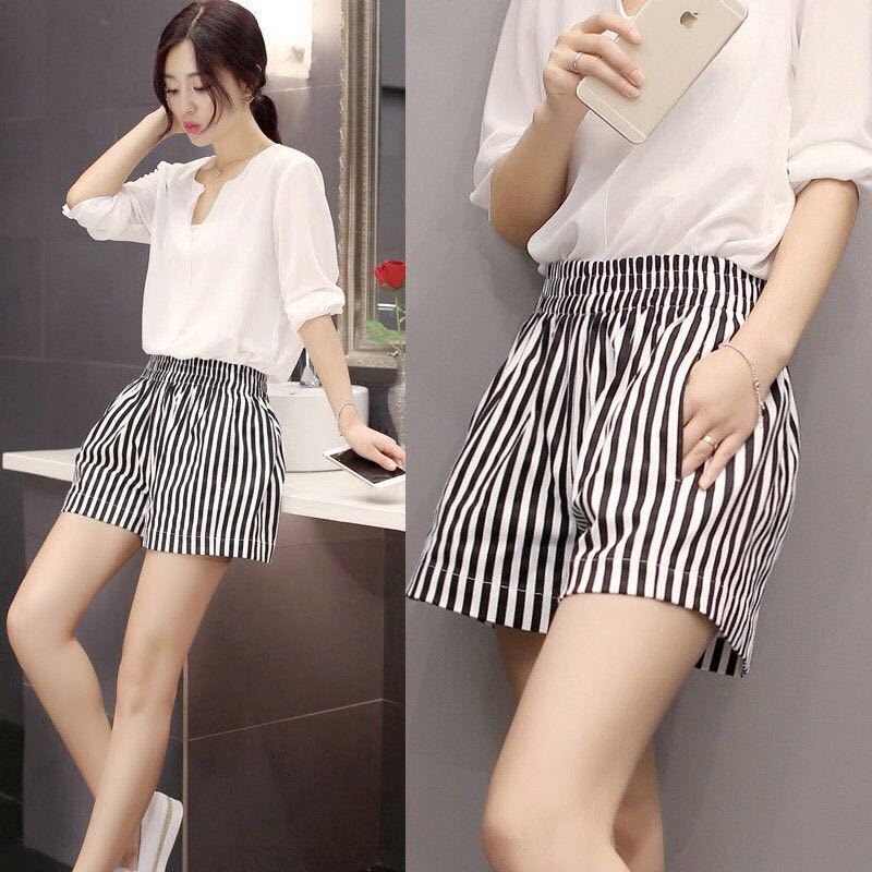 Comfortable sports pleated striped shorts women's pleated shorts
