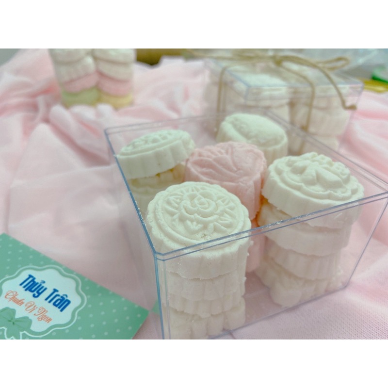 Món quà giáng sinh - Bánh phục linh (Hộp nhựa cứng)