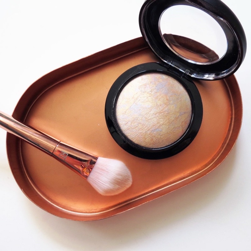 Phấn bắt sáng Highlight MAC Mineralize Skinfinish Poudre De Finition