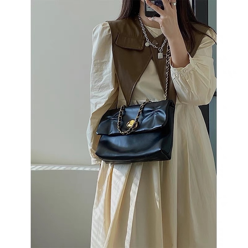 Có sẵn Túi đen chéo 2 quay vintage