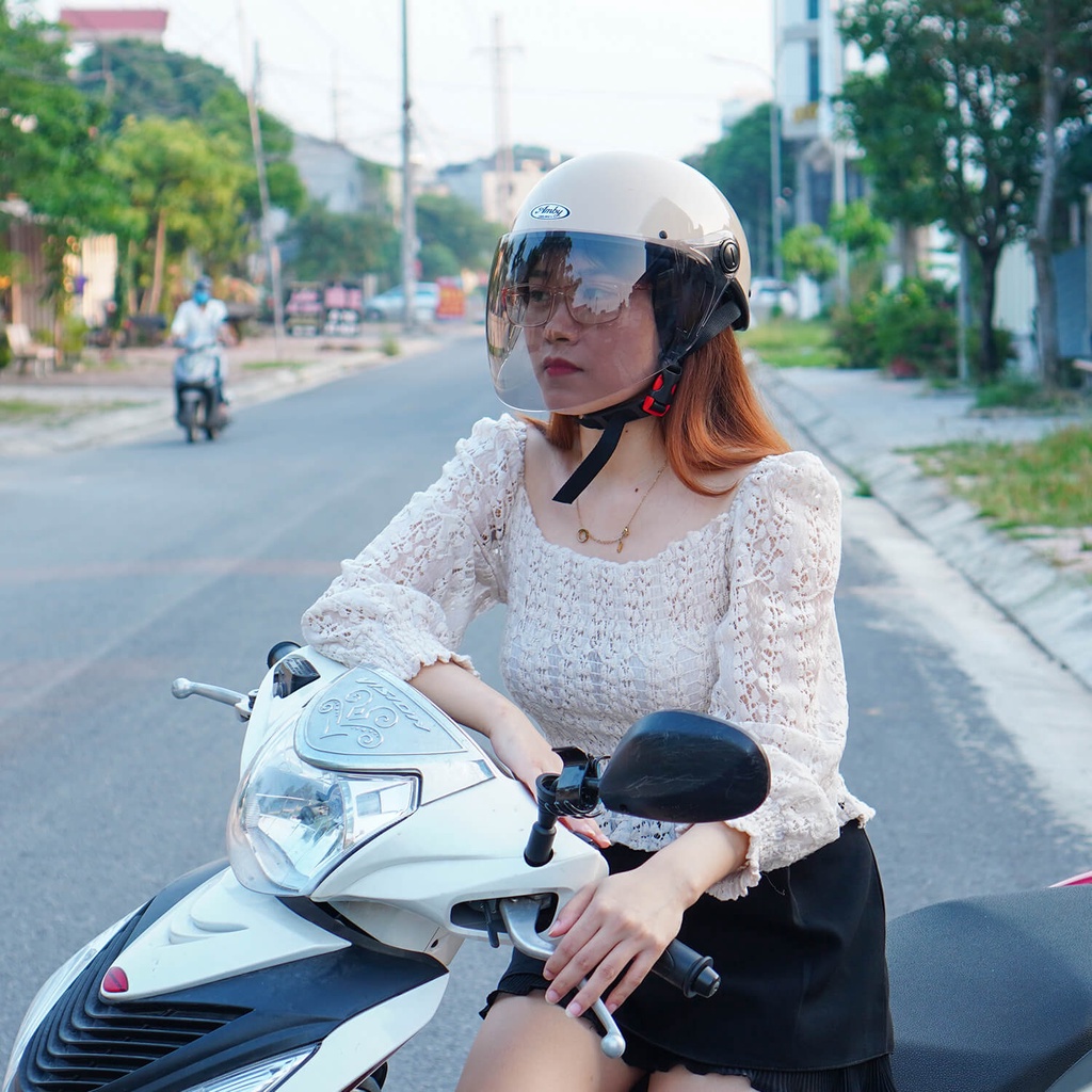 Mũ Bảo Hiểm Nửa Đầu Amby Helmet ST05, có kính dài che cả mặt, kiểu dáng thời trang cho nam và nữ - Đen Bóng