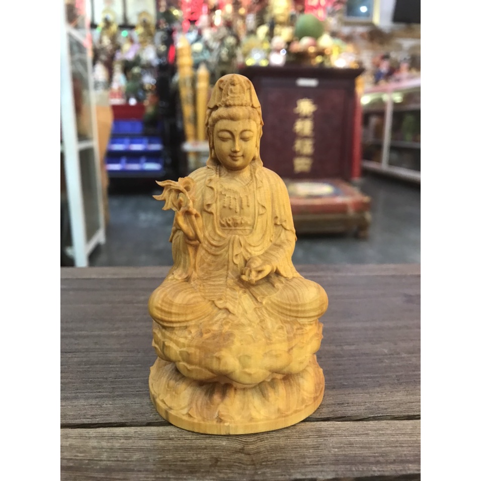 Tượng Quan Âm cầm nhánh liễu, chất liệu gỗ hoàng dương- văn phòng phẩm Nhơn Phát